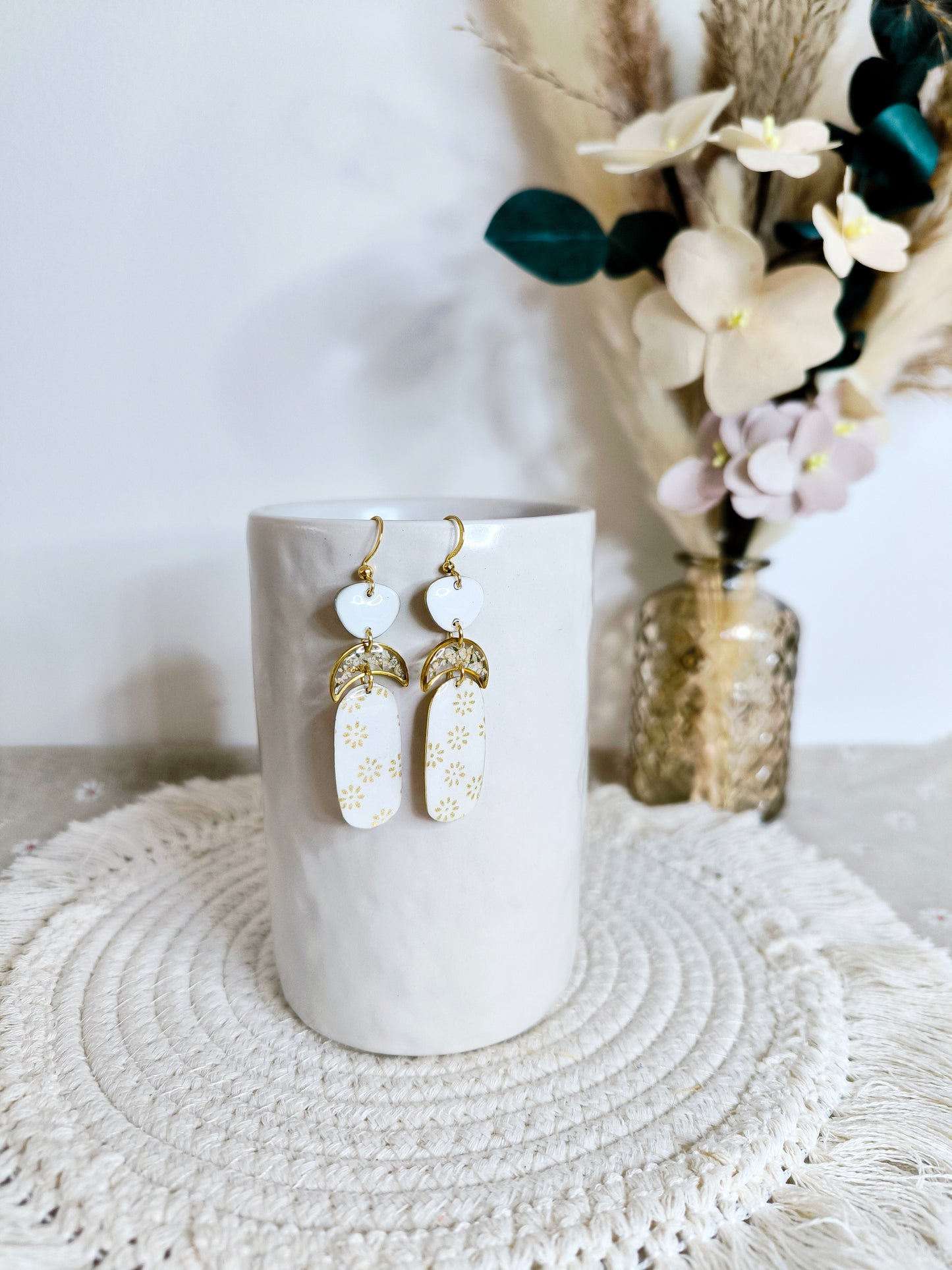 Boucles d'oreilles fleuries résine et émail : Marguerite