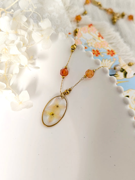 Collier bohème : fleurs et cornaline