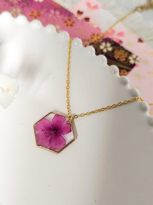 Collier médaillon Hexagone : Fleur de verveine