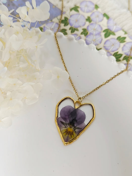 Collier médaillon  : Cœur de pensée