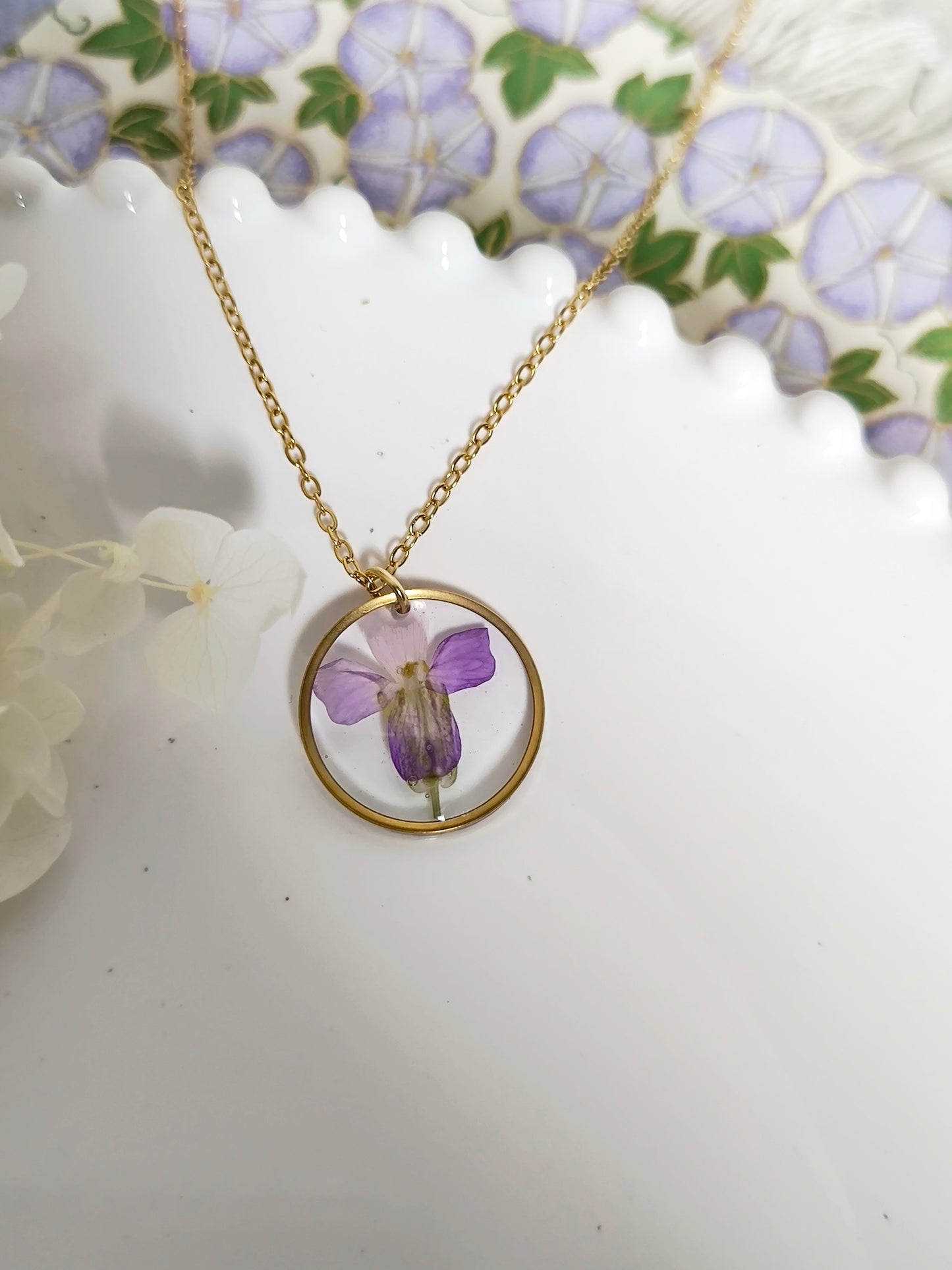 Collier médaillon rond : Aubriète