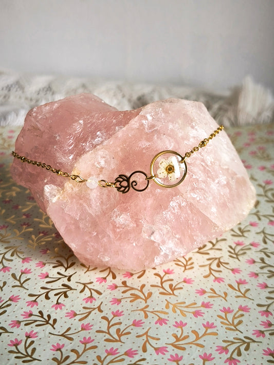 Bracelet Fleurs blanches - Bijoux floral bohème chic en acier doré - Bleucalyptus