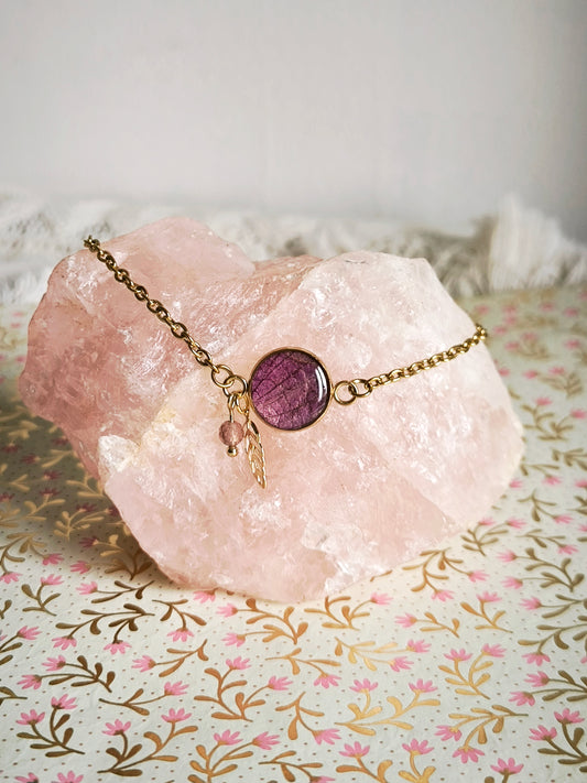 Bracelet  Orchidée et quartz fraise - Bijoux floral bohème chic en acier doré - Bleucalyptus