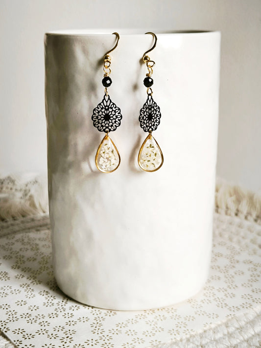 Boucles d'oreilles Fleurs blanches - Bijoux floral bohème chic en acier doré - Bleucalyptus