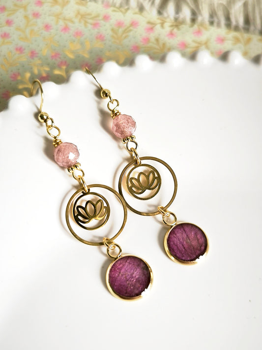 Boucles d'oreilles Mini Lotus Orchidée et quartz fraise - Bijoux floral bohème chic en acier doré - Bleucalyptus