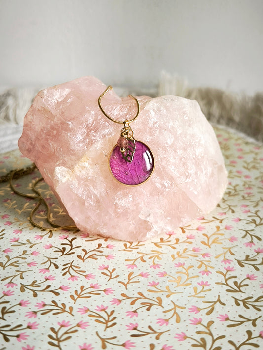 Collier Orchidée et quartz fraise - Bijoux floral bohème chic en acier doré - Bleucalyptus