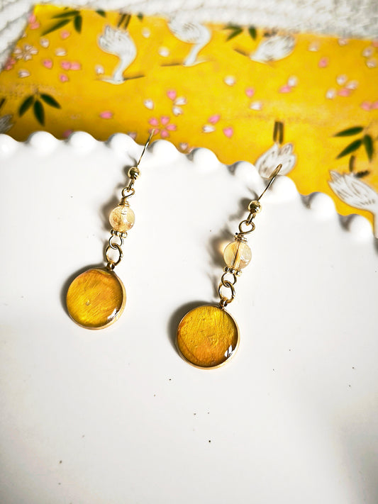 Boucles d'oreilles rondes Renoncule et citrine - Bijoux floral bohème chic en acier doré - Bleucalyptus