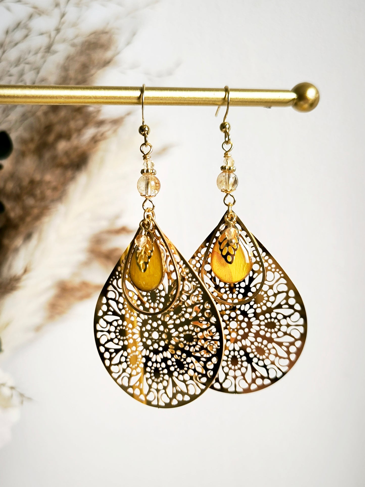 Boucles d'oreilles filigranes Renoncule et citrine - Bijoux floral bohème chic en acier doré - Bleucalyptus