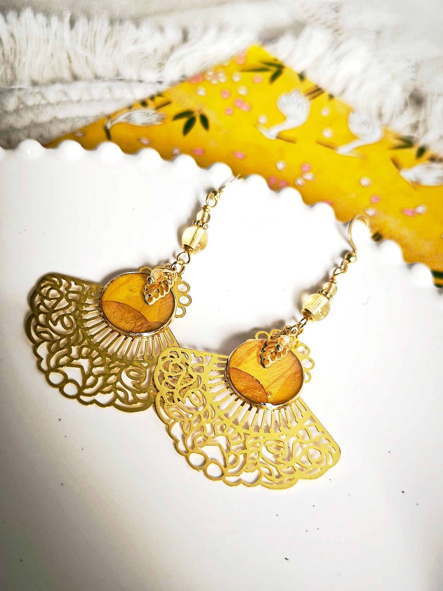 Boucles d'oreilles éventails Renoncule et citrine - Bijoux floral bohème chic en acier doré - Bleucalyptus