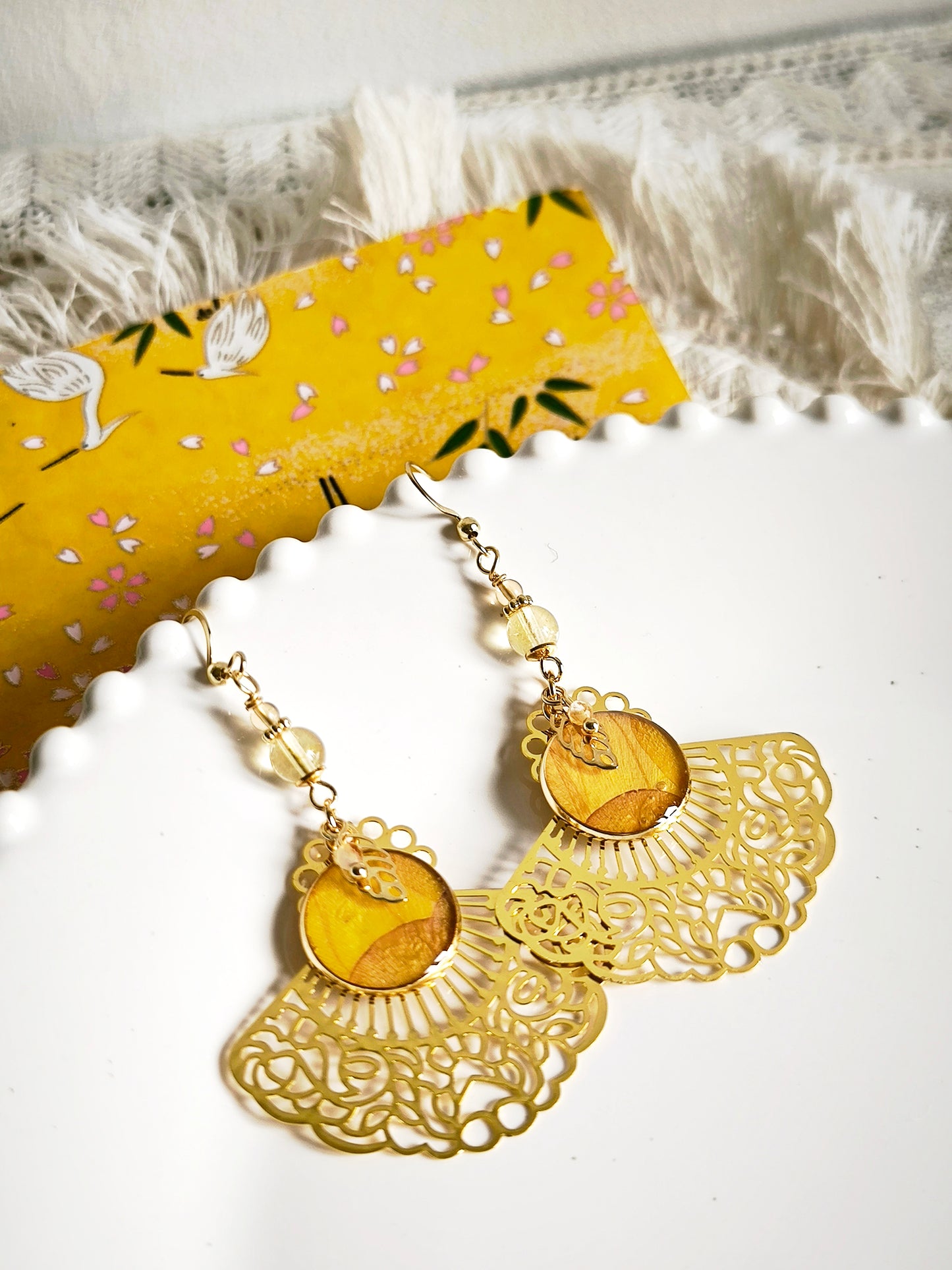 Boucles d'oreilles éventails Renoncule et citrine - Bijoux floral bohème chic en acier doré - Bleucalyptus