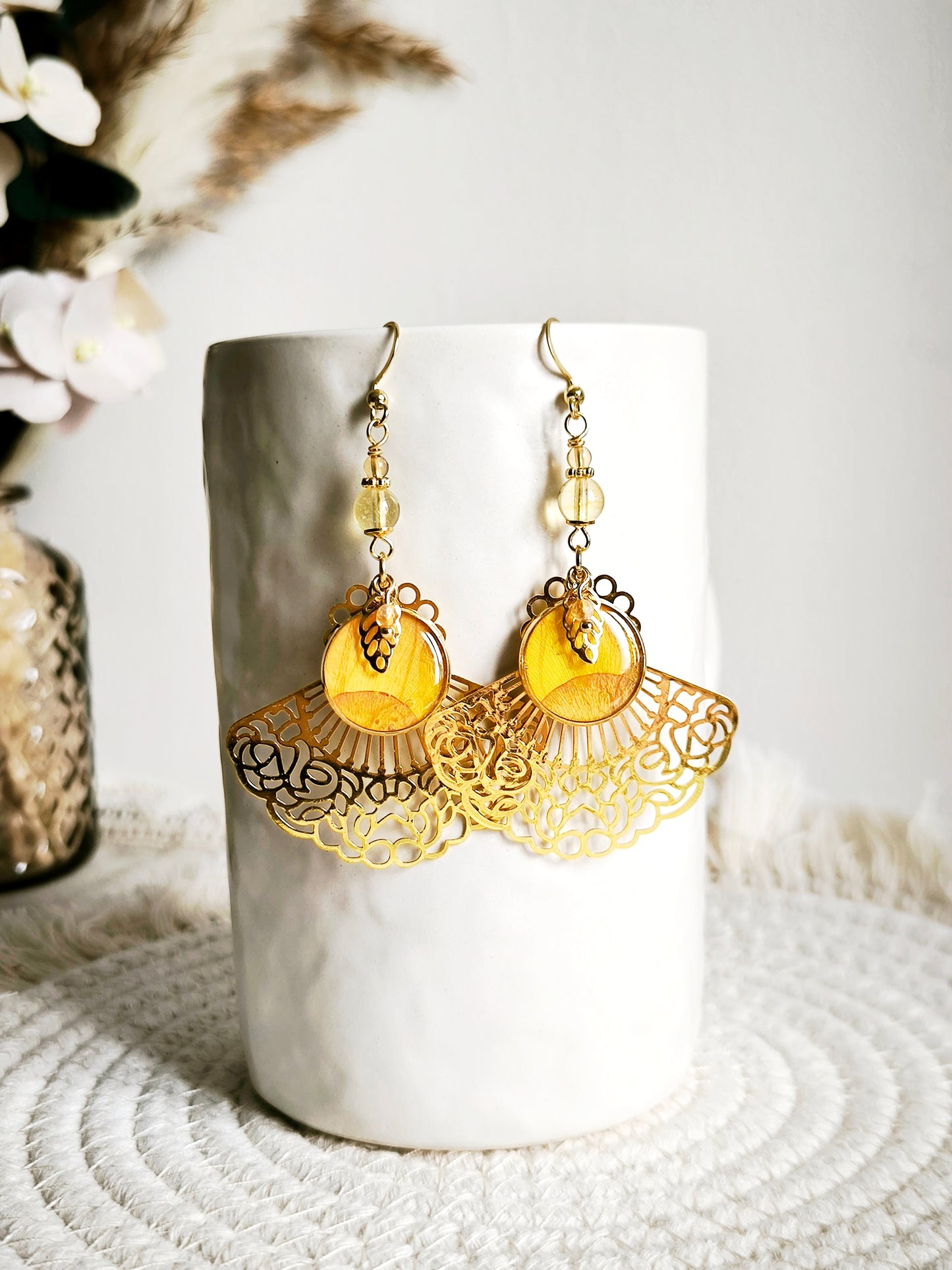 Boucles d'oreilles éventails Renoncule et citrine - Bijoux floral bohème chic en acier doré - Bleucalyptus