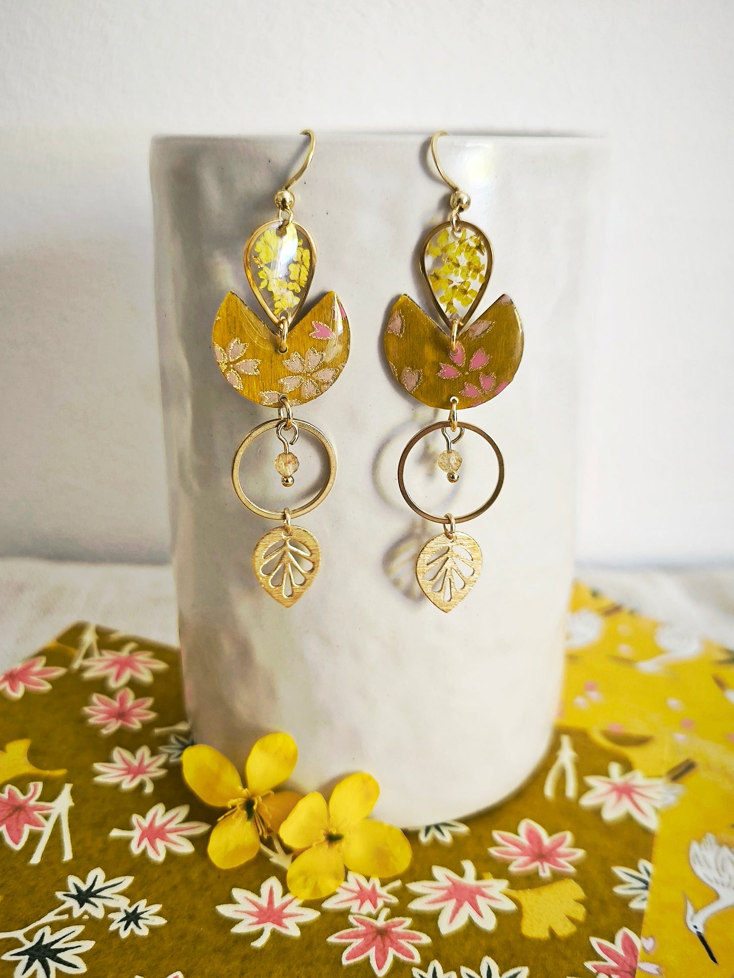 Boucles d’oreilles florales en acier doré – Fleur de carotte & citrine