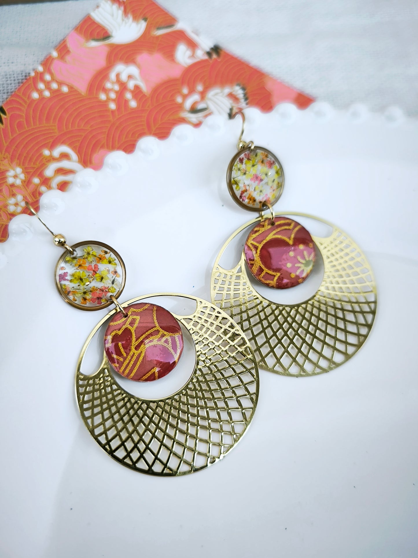 Boucles d’oreilles  " Akane " - fleurs naturelles – fleur de carotte & papier japonais et acier doré