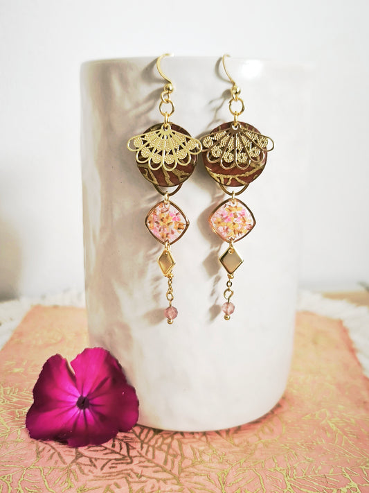 Boucles d'Oreilles "Suryodaya" – Quartz Rose, Fleur de Carotte & Papier Lokta Terracotta
