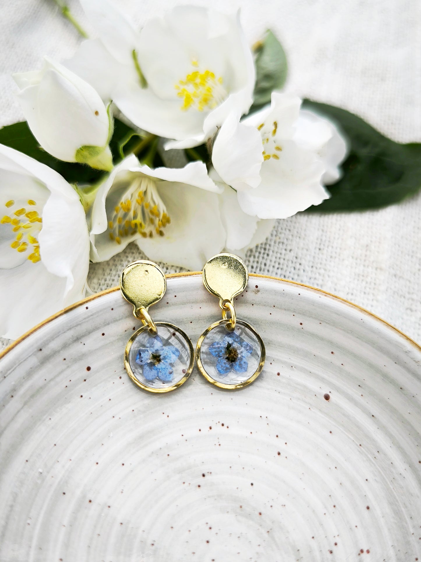 Mini Boucles d’oreilles fleuries - rondes  -  acier doré - divers coloris