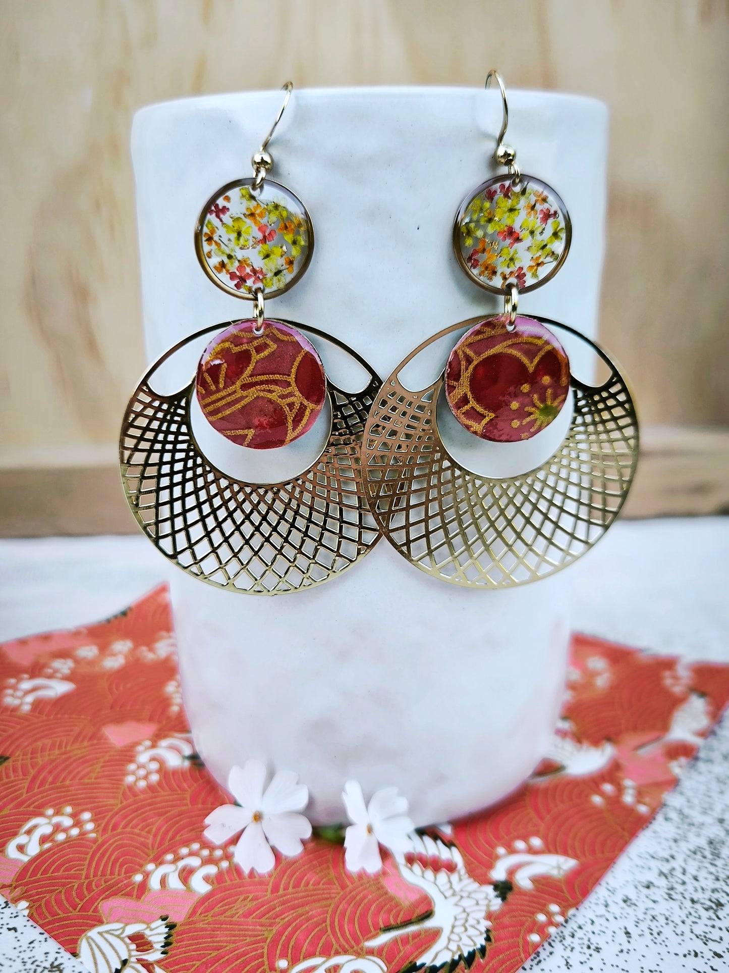 Boucles d’oreilles  " Akane " - fleurs naturelles – fleur de carotte & papier japonais et acier doré