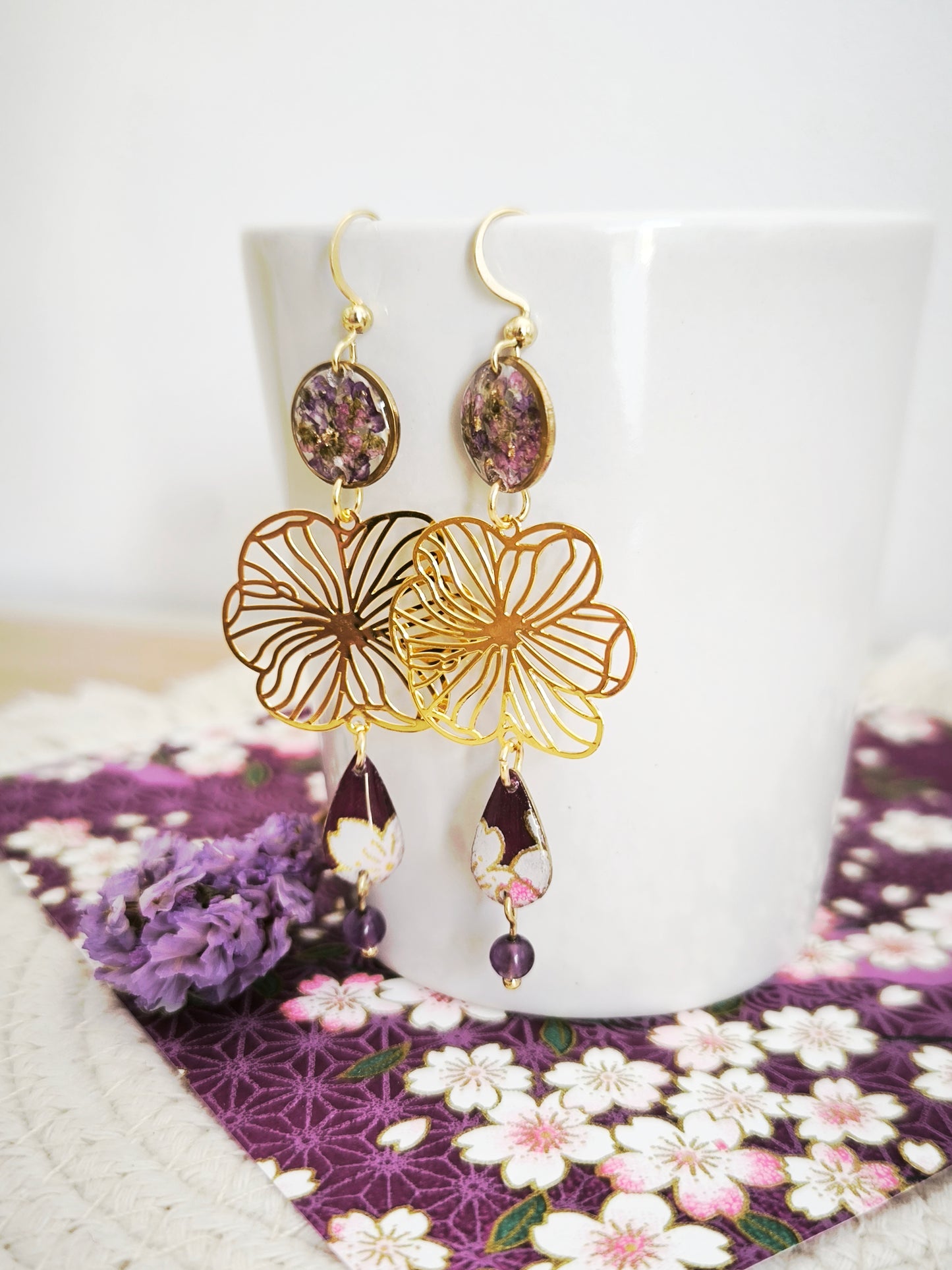 Boucles d’oreilles “Ume Sakura” – Fleur d’alysse, améthyste & papier japonais