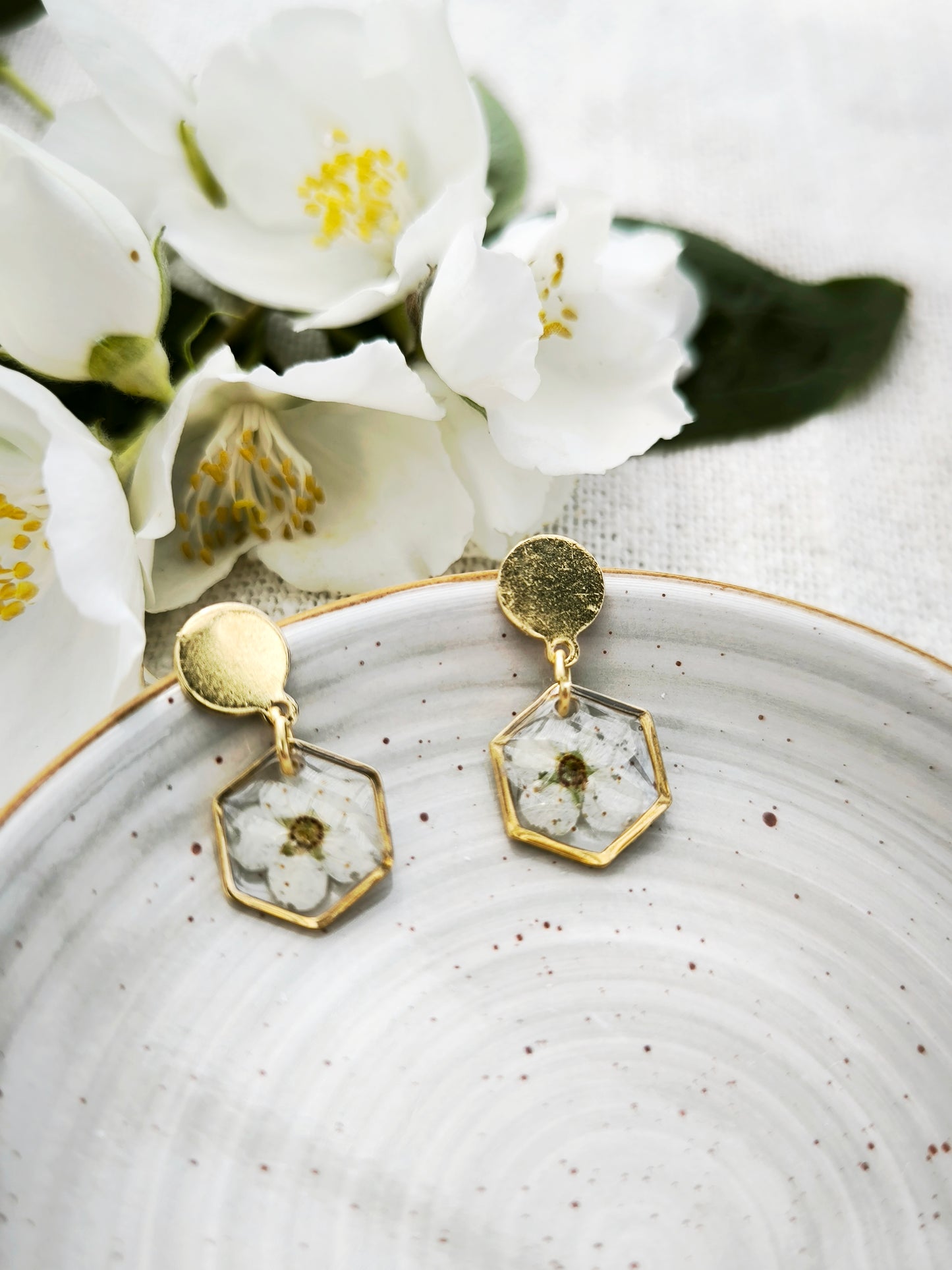 Mini Boucles d’oreilles fleuries - hexagone -  acier doré (Copie)
