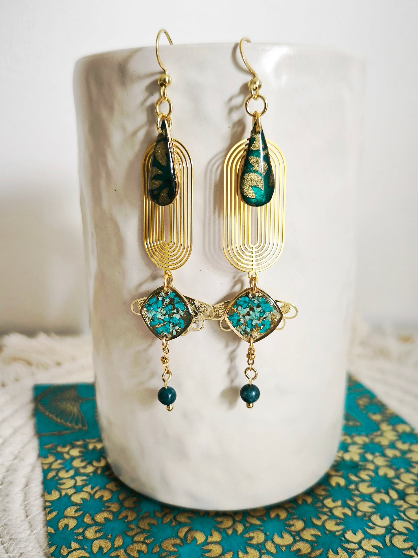 Boucles d'Oreilles "Oasis de Shambhala" – Pierre d'Apatite & Papier Lokta