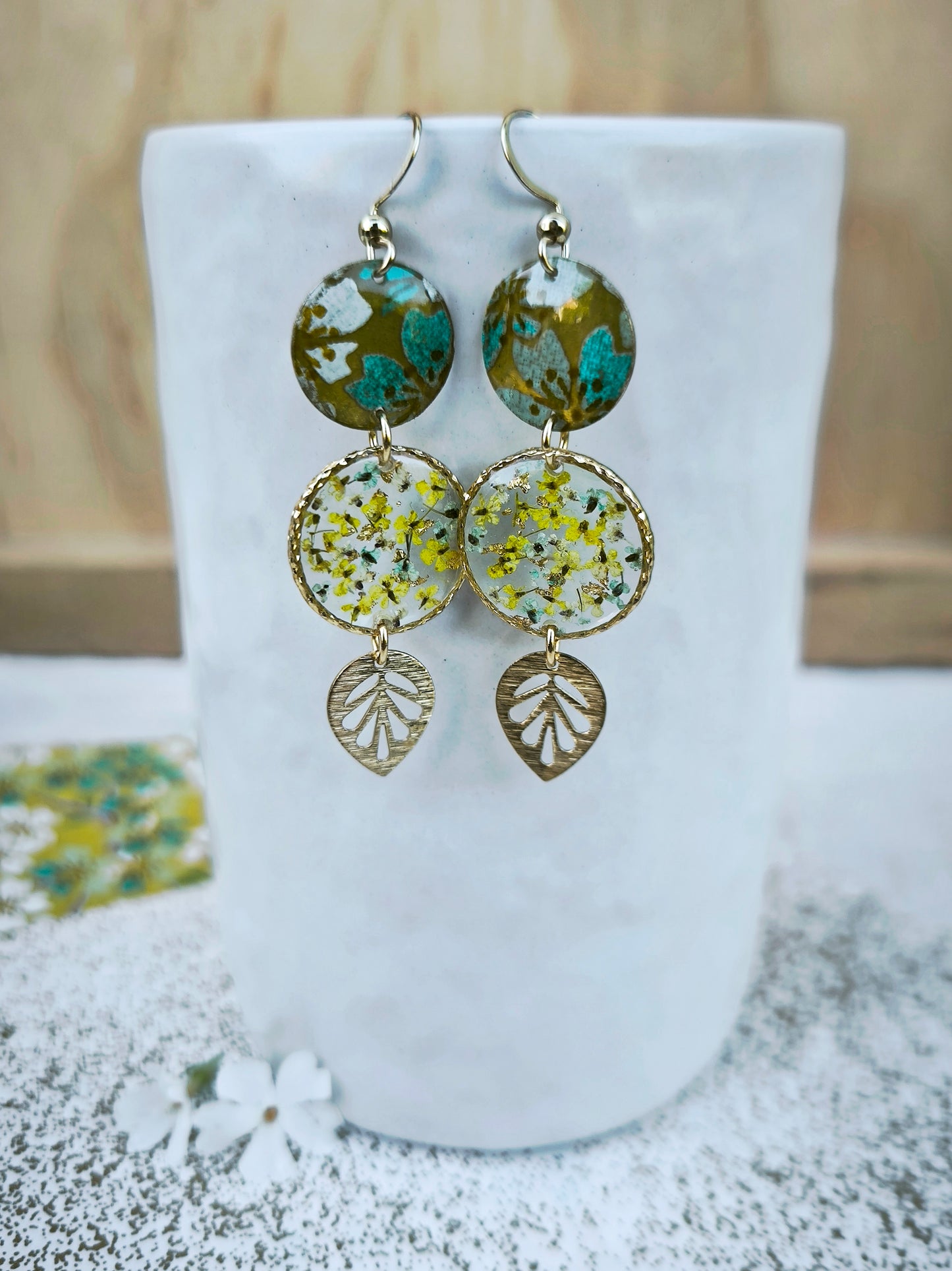 Boucles d’oreilles menthe citronnée - fleurs naturelles – Fleur de carotte & acier doré