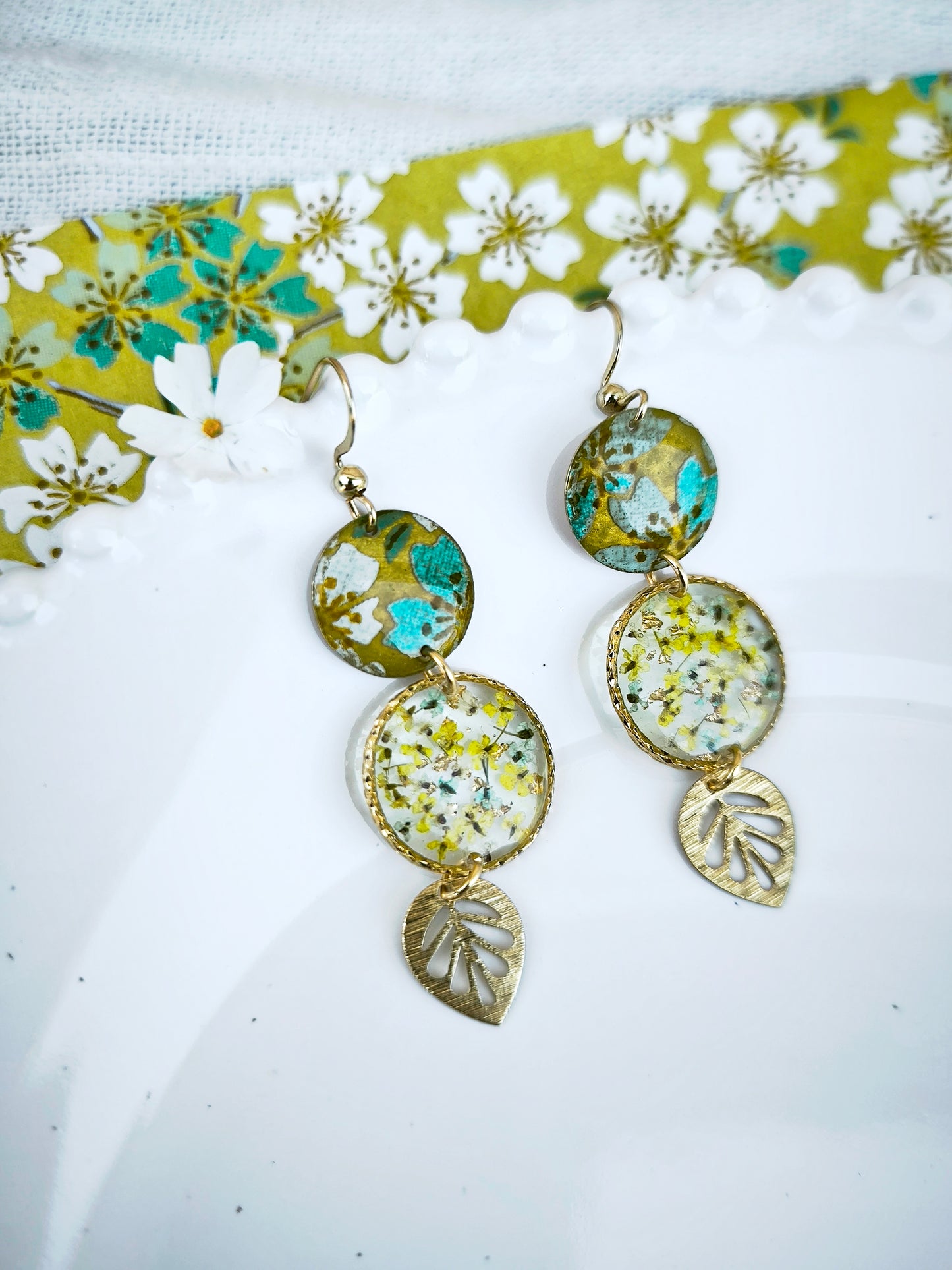 Boucles d’oreilles menthe citronnée - fleurs naturelles – Fleur de carotte & acier doré