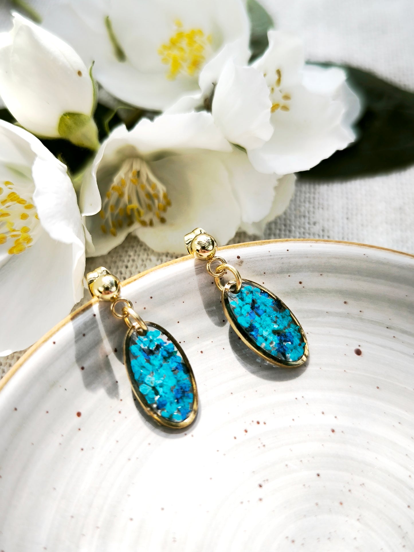 Mini Boucles d’oreilles fleuries - ovales  -  acier doré - divers coloris