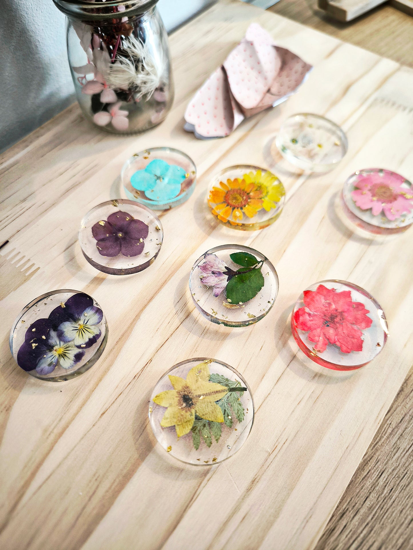 Magnet fleuri-  véritables fleurs - Accessoire floral bohème chic  - Bleucalyptus