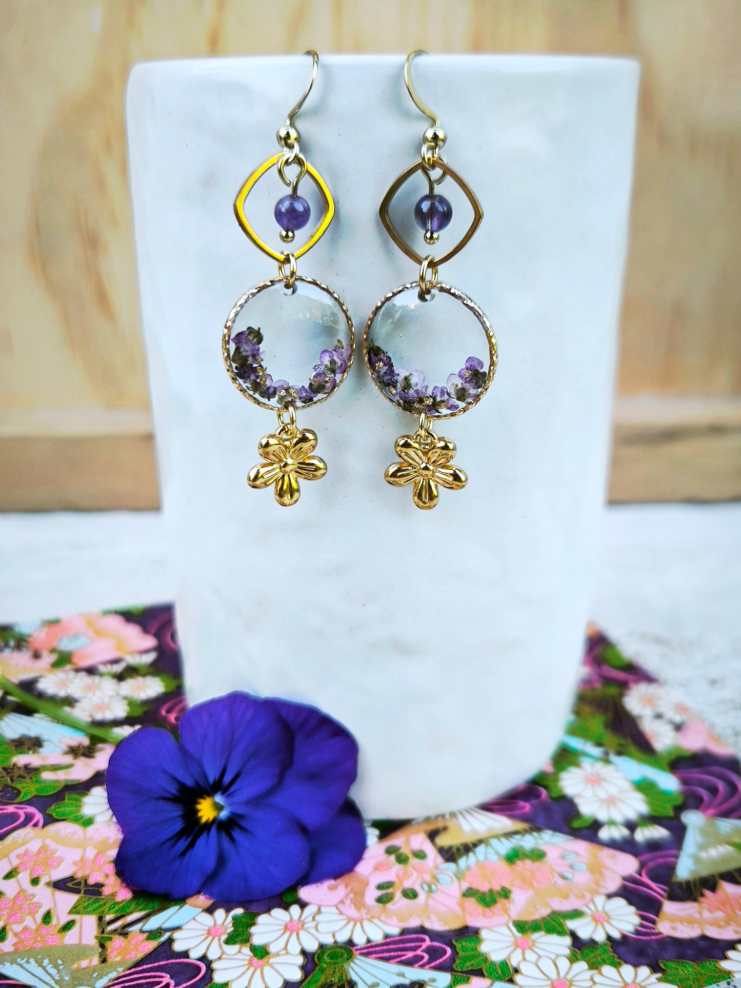 Boucles d’oreilles “Viola" – Alysse violette, fleurs naturelles & acier doré