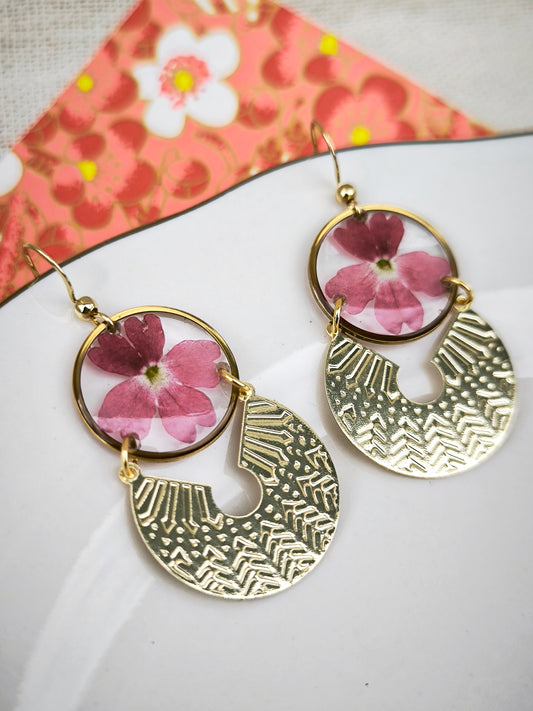 Boucles d’oreilles “Solar” – verveine rouge, fleurs naturelles & acier doré