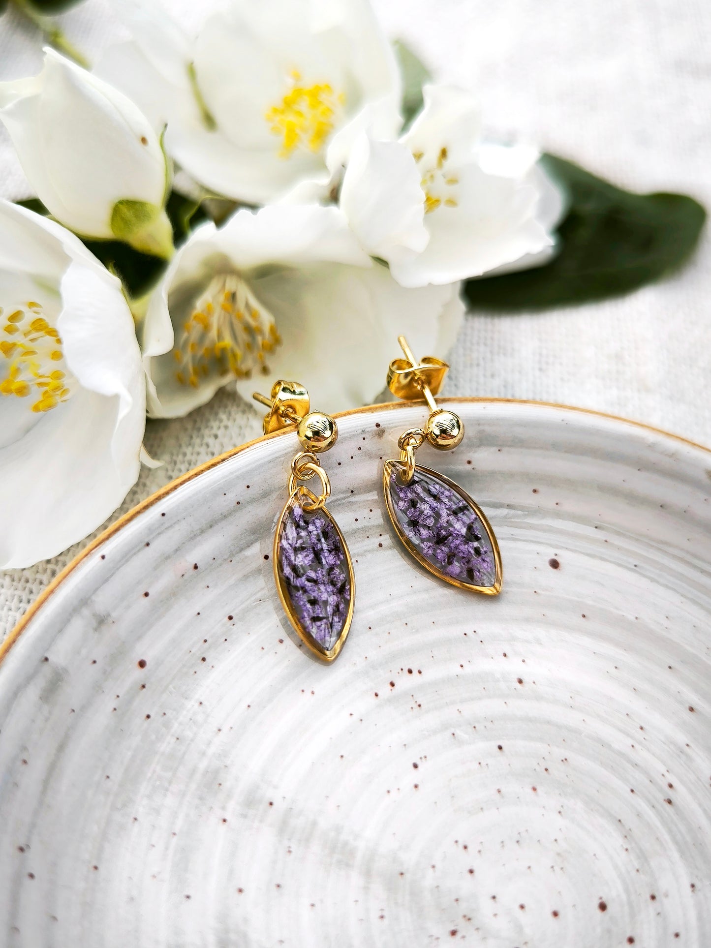 Mini Boucles d’oreilles fleuries - navette  -  acier doré -