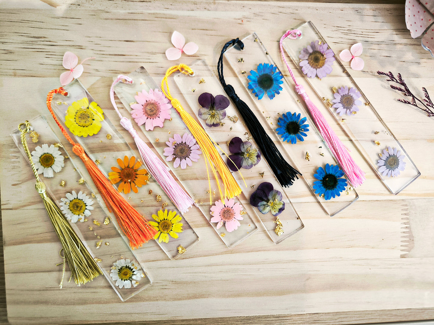 Marque page fleuri- véritables fleurs - Accessoire floral bohème chic  - Bleucalyptus