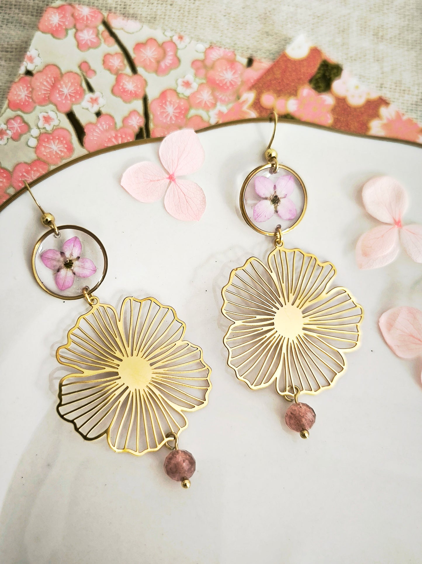 Boucles d’oreilles maxi fleurs roses & pierre naturelle - acier doré