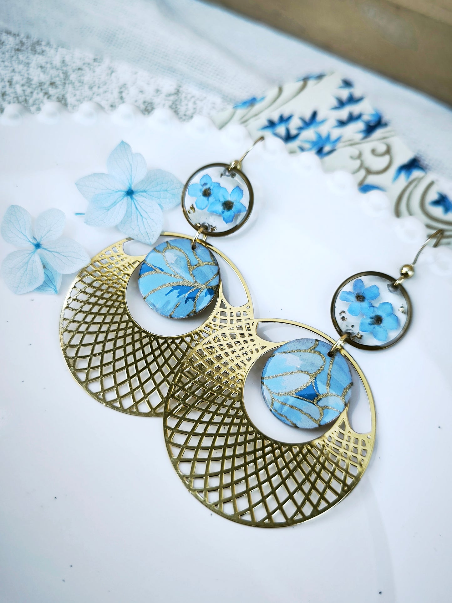 Boucles d’oreilles  " Sora " - fleurs naturelles – Myosotis & papier japonais et acier doré