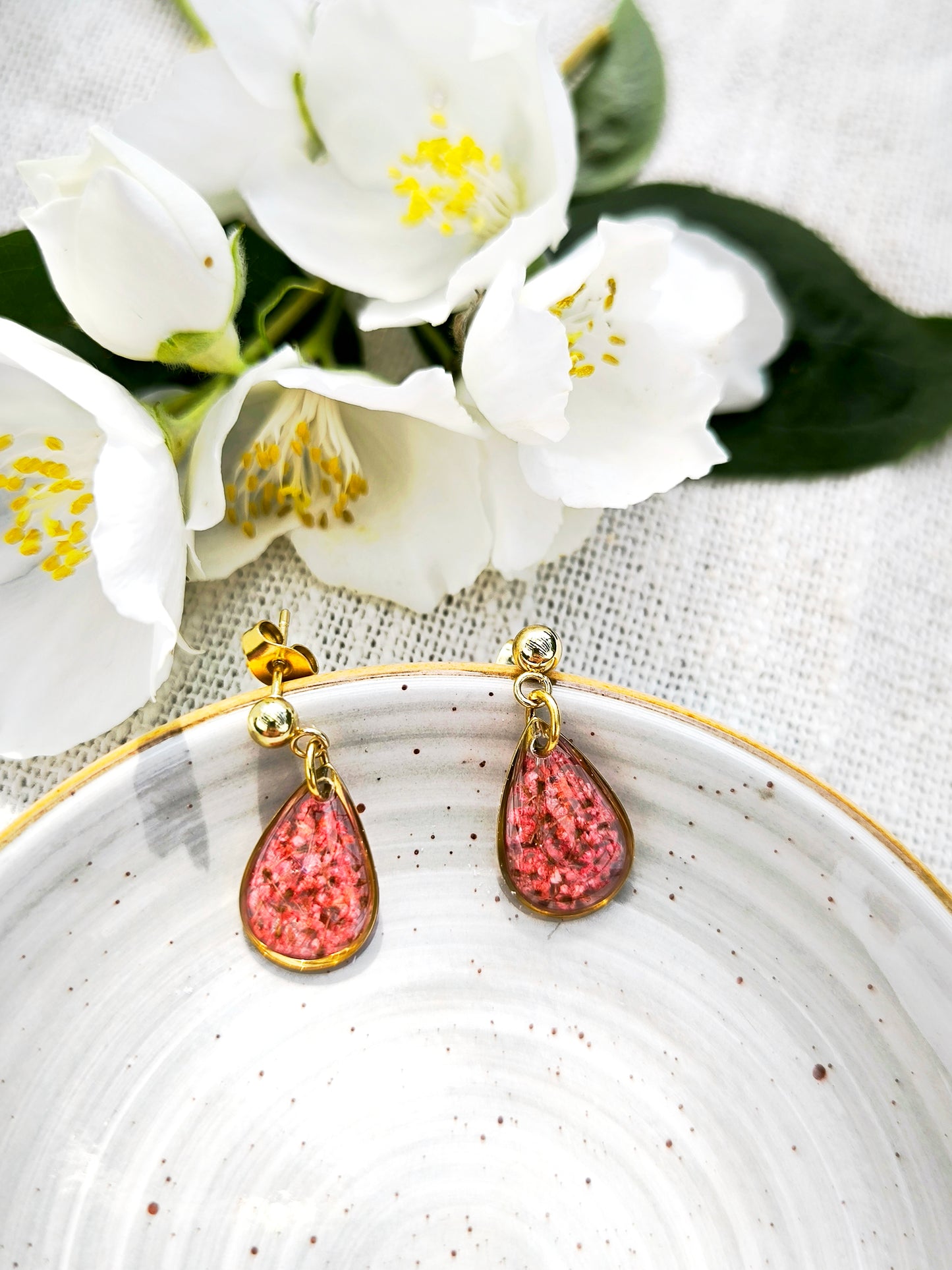 Mini Boucles d’oreilles fleuries - goutte -  acier doré