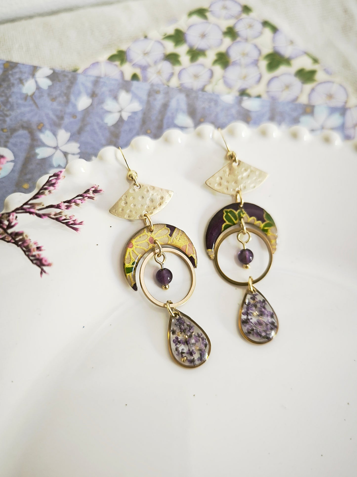 Boucles d’oreilles florales – Clair de lune japonais & améthyste