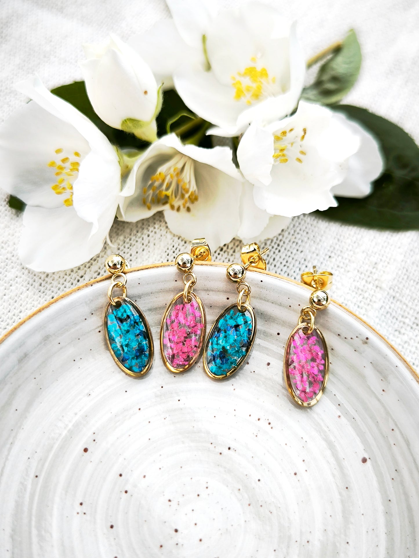 Mini Boucles d’oreilles fleuries - ovales  -  acier doré - divers coloris