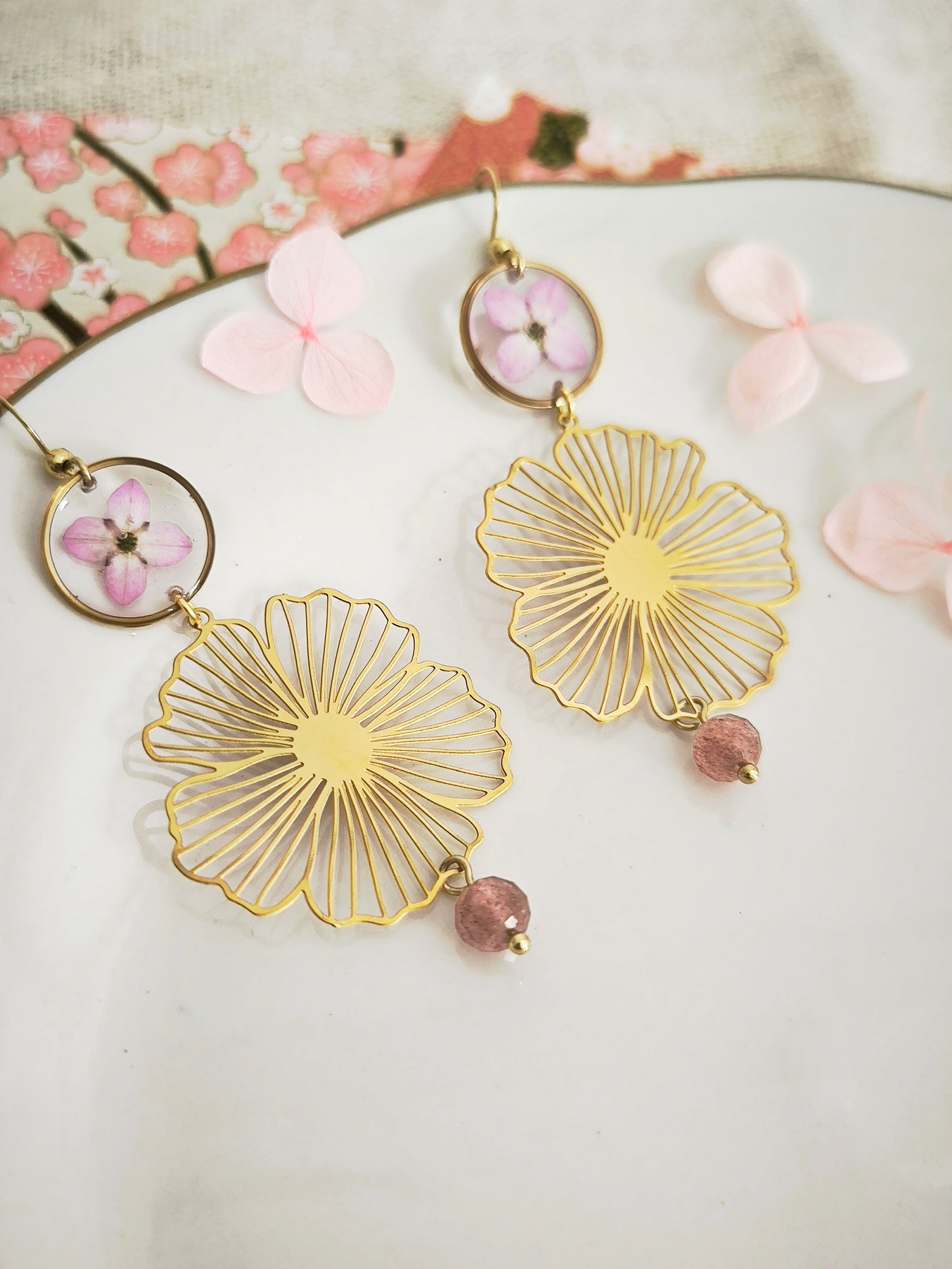 Boucles d’oreilles maxi fleurs roses & pierre naturelle - acier doré