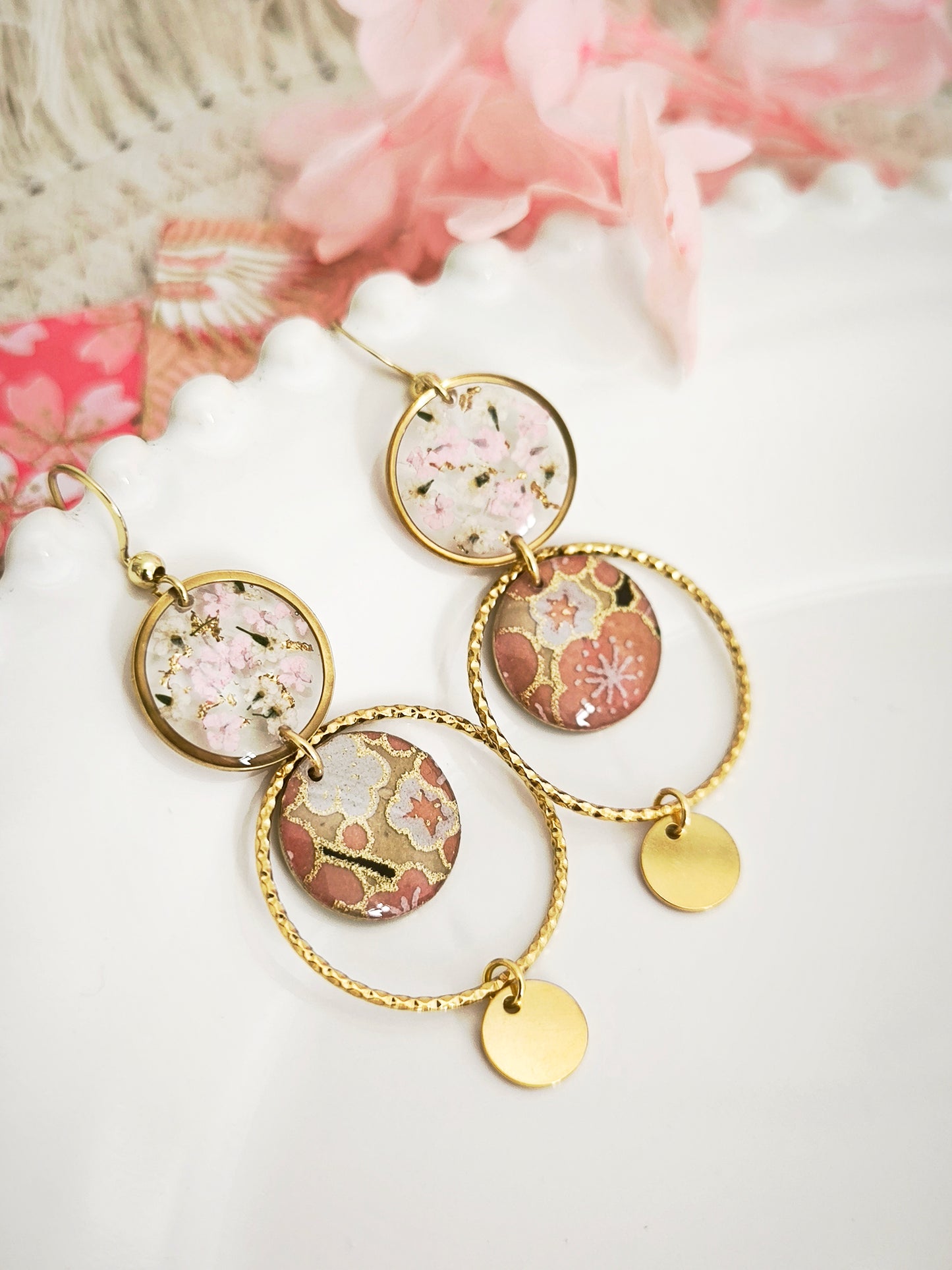 Boucles d’oreilles “Sakura d’Aurore” – Fleurs séchées & papier japonais