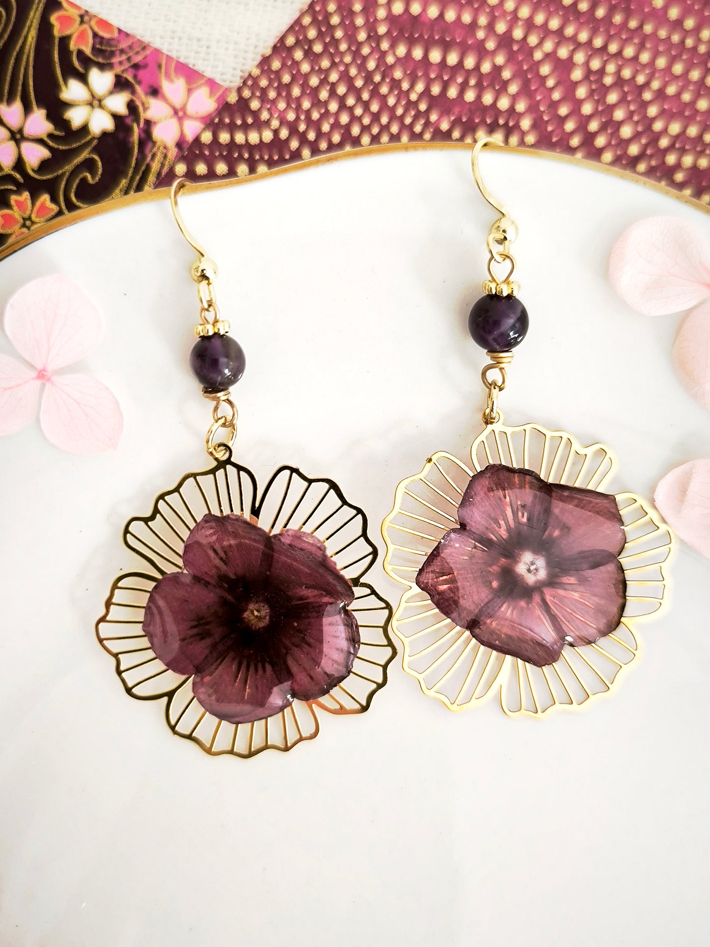 Boucles d’oreilles maxi fleurs bordeaux & pierre naturelle - acier doré
