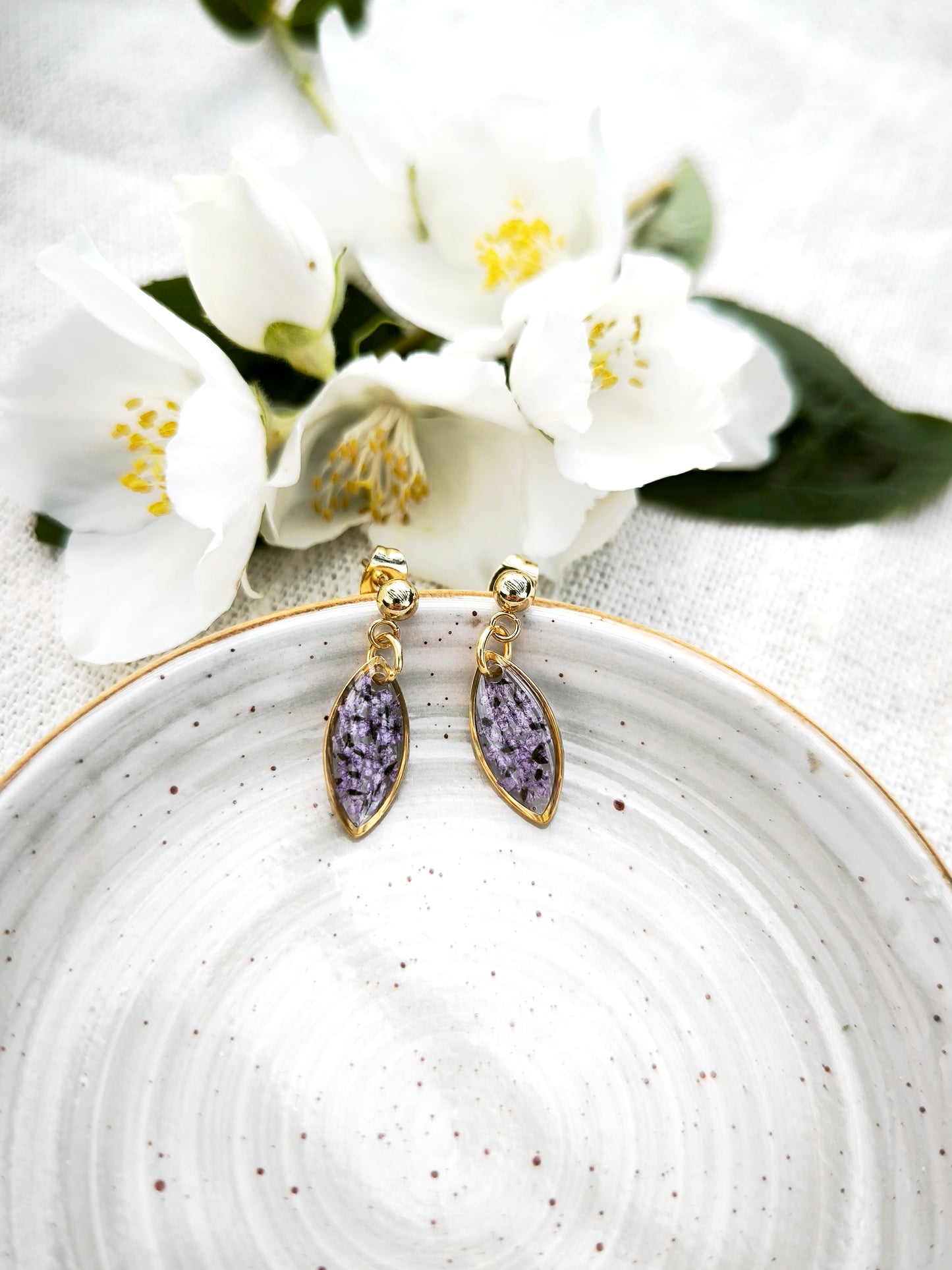 Mini Boucles d’oreilles fleuries - navette  -  acier doré -