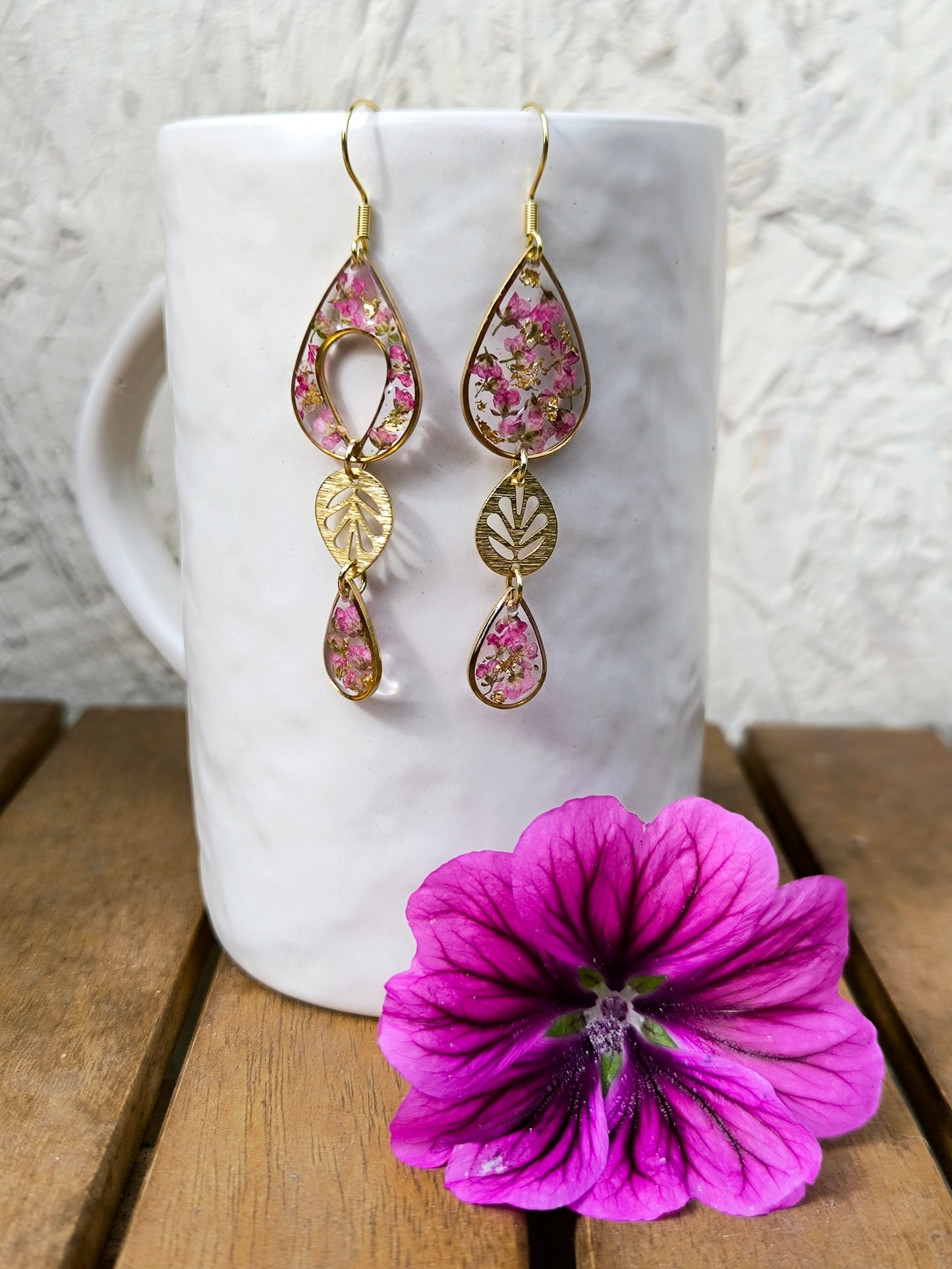 Boucles d'oreilles asymétriques : Gouttes fleuries