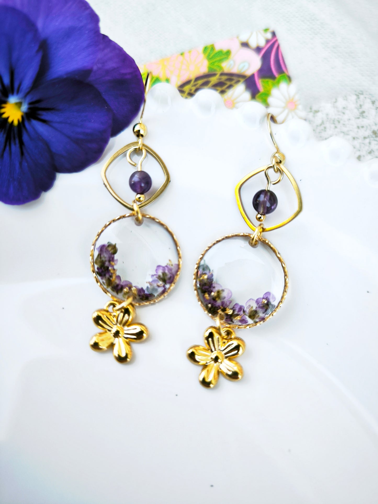 Boucles d’oreilles “Viola" – Alysse violette, fleurs naturelles & acier doré