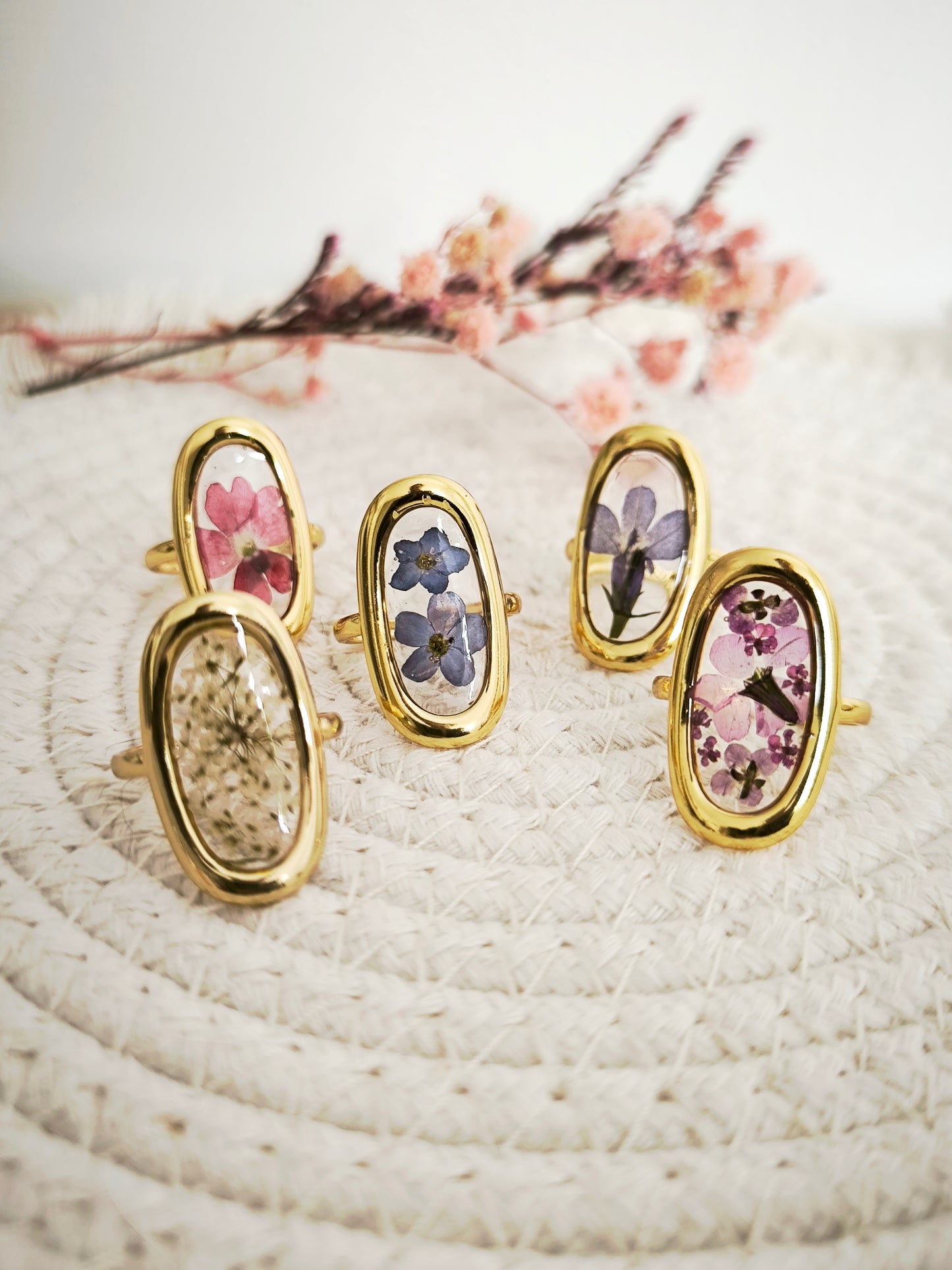 Bague ovale  - fleurs naturelles &  acier doré