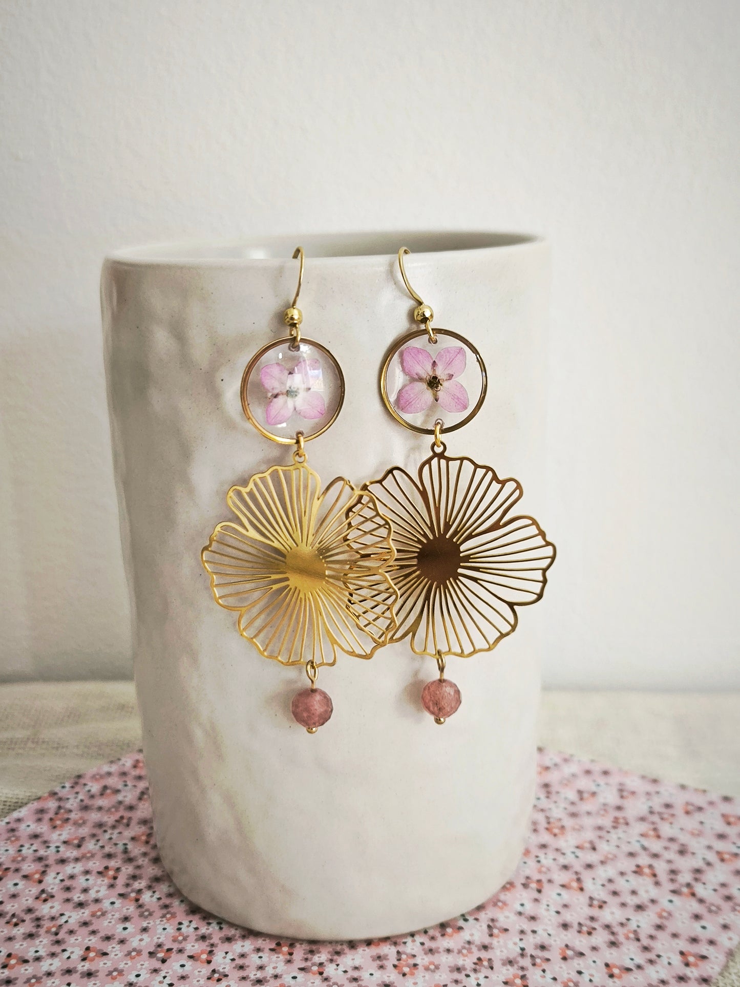 Boucles d’oreilles maxi fleurs roses & pierre naturelle - acier doré