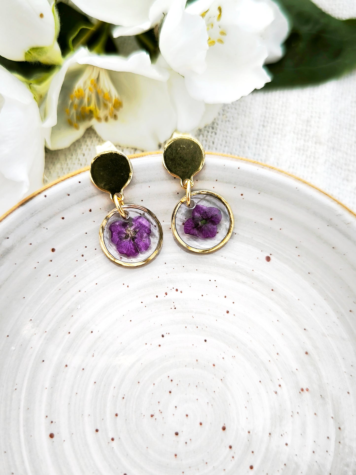 Mini Boucles d’oreilles fleuries - rondes  -  acier doré - divers coloris