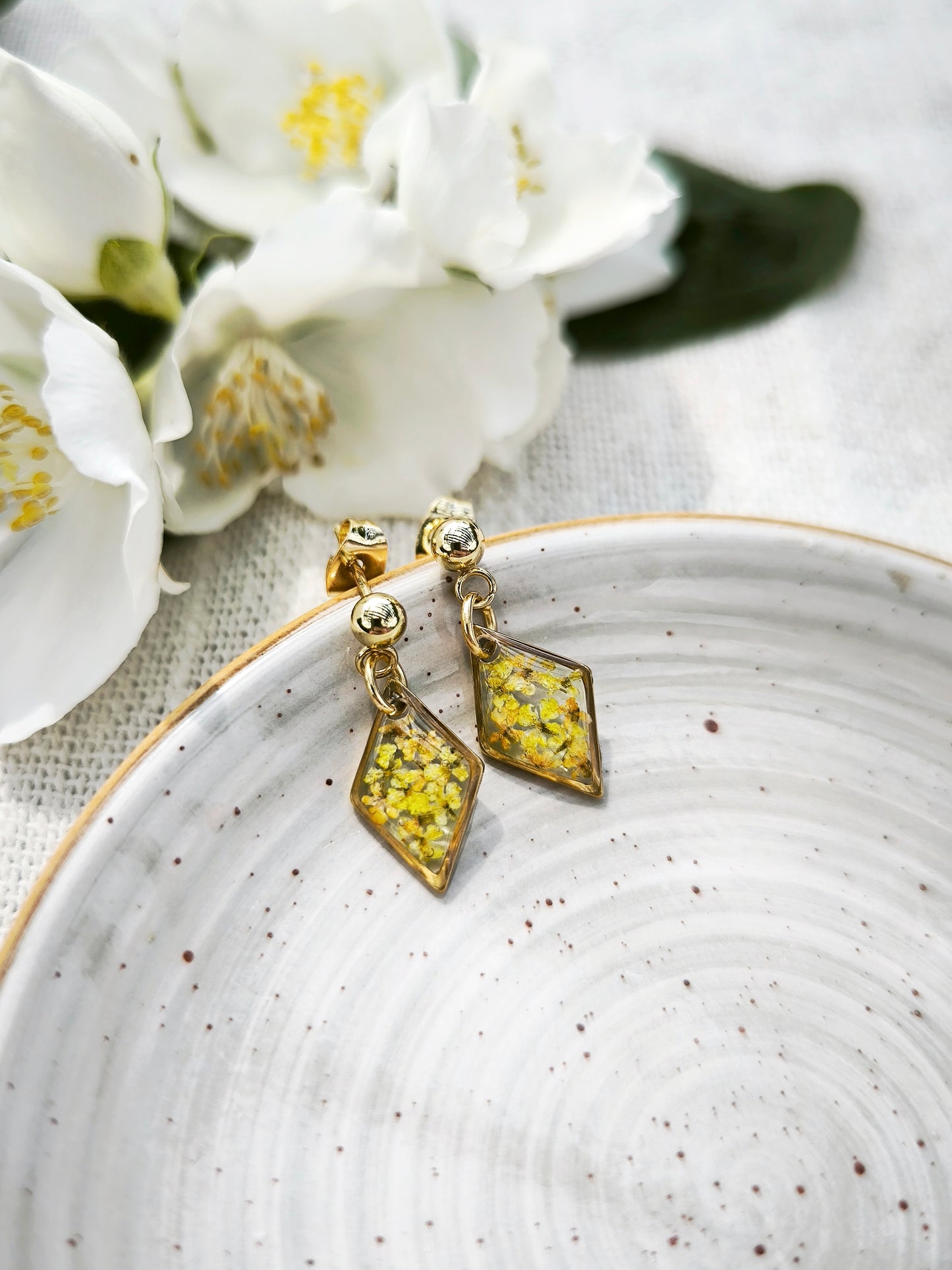 Mini Boucles d’oreilles fleuries - losange-  acier doré - divers coloris