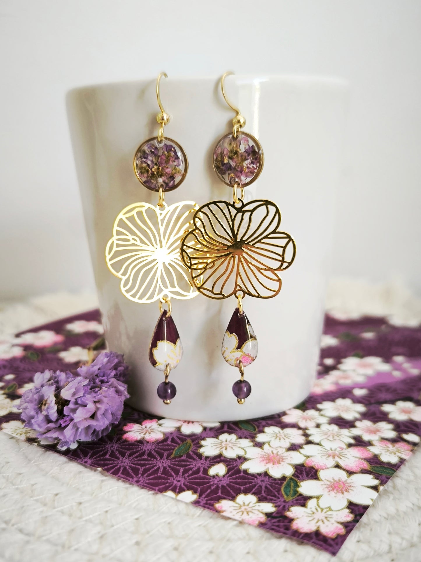 Boucles d’oreilles “Ume Sakura” – Fleur d’alysse, améthyste & papier japonais