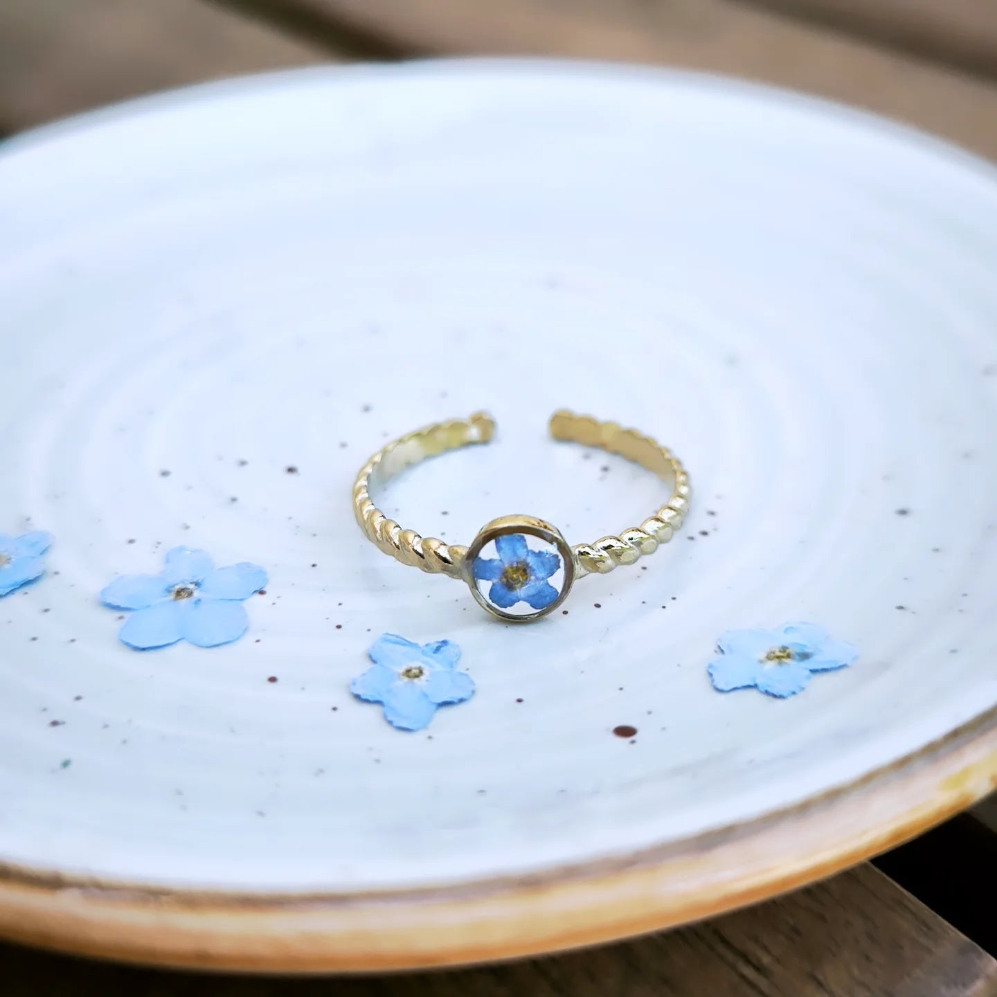 Bague " Souvenir " - fleurs naturelles – Myosotis &  acier doré