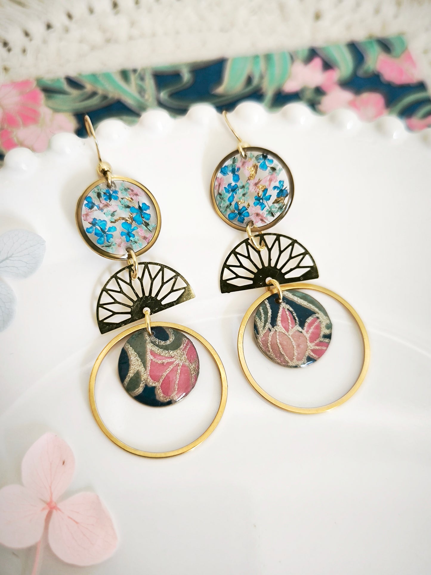 Boucles d’oreilles “Soleil d’Émeraude” – Fleur de carotte & papier japonais